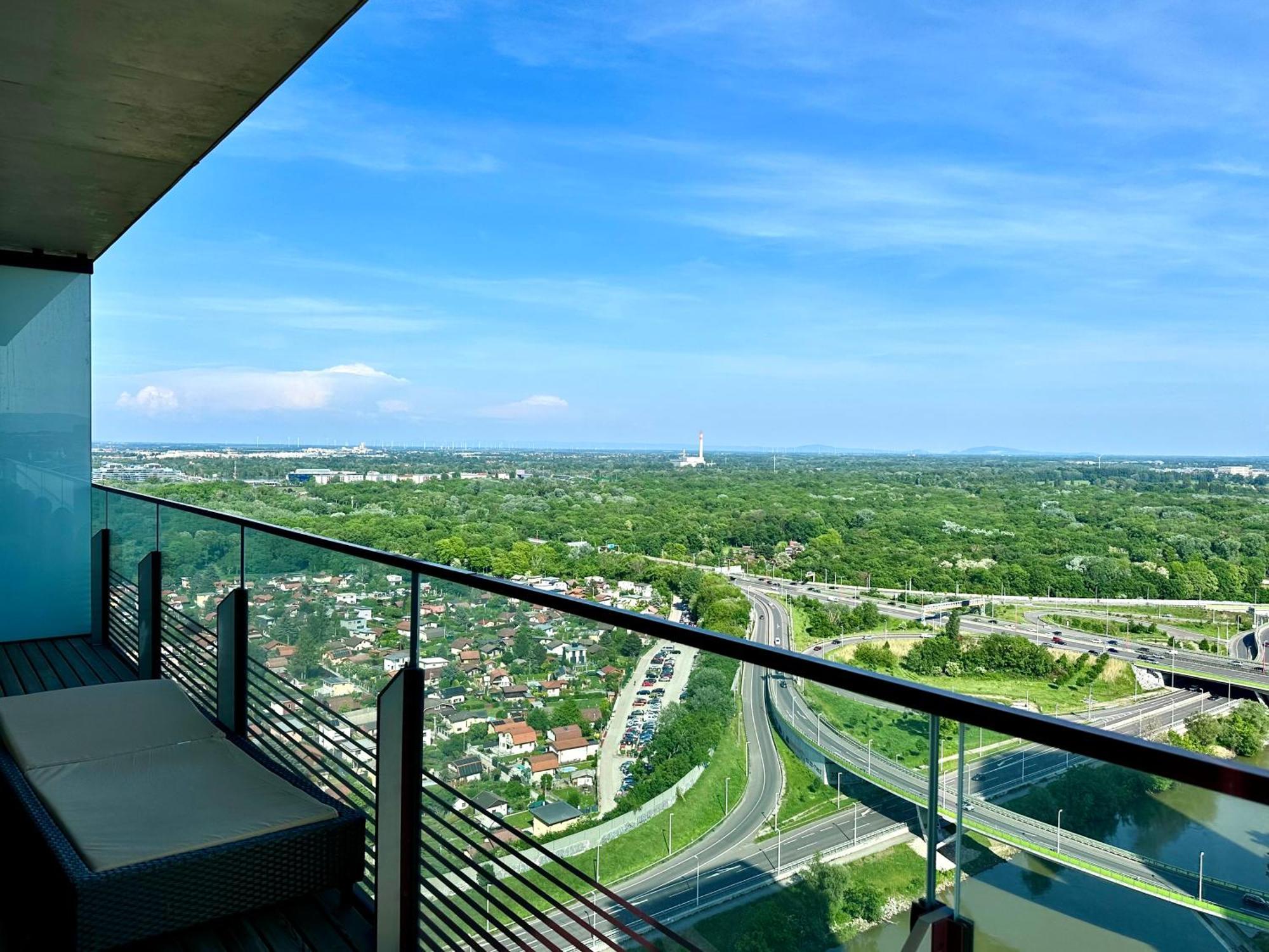 Luxury Penthouse I Rooftop Pool I Self Check-In Вена Экстерьер фото