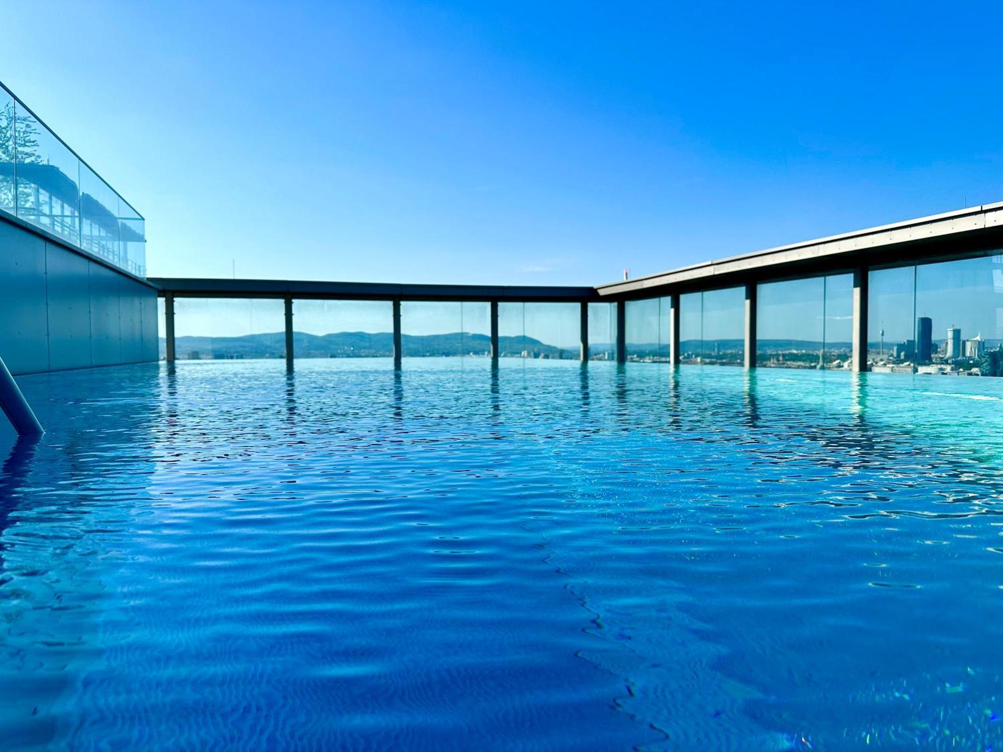 Luxury Penthouse I Rooftop Pool I Self Check-In Вена Экстерьер фото