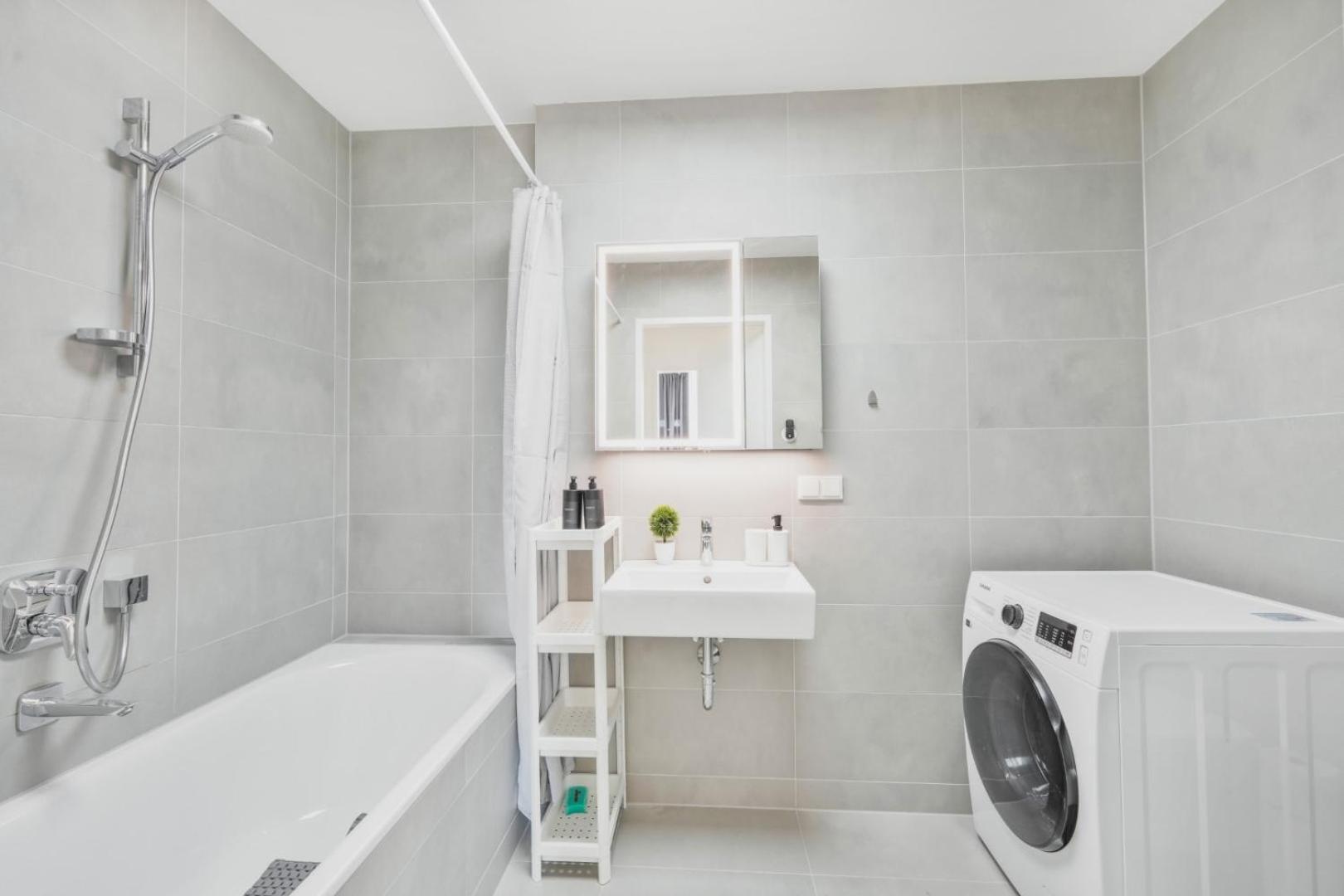 Luxury Penthouse I Rooftop Pool I Self Check-In Вена Экстерьер фото