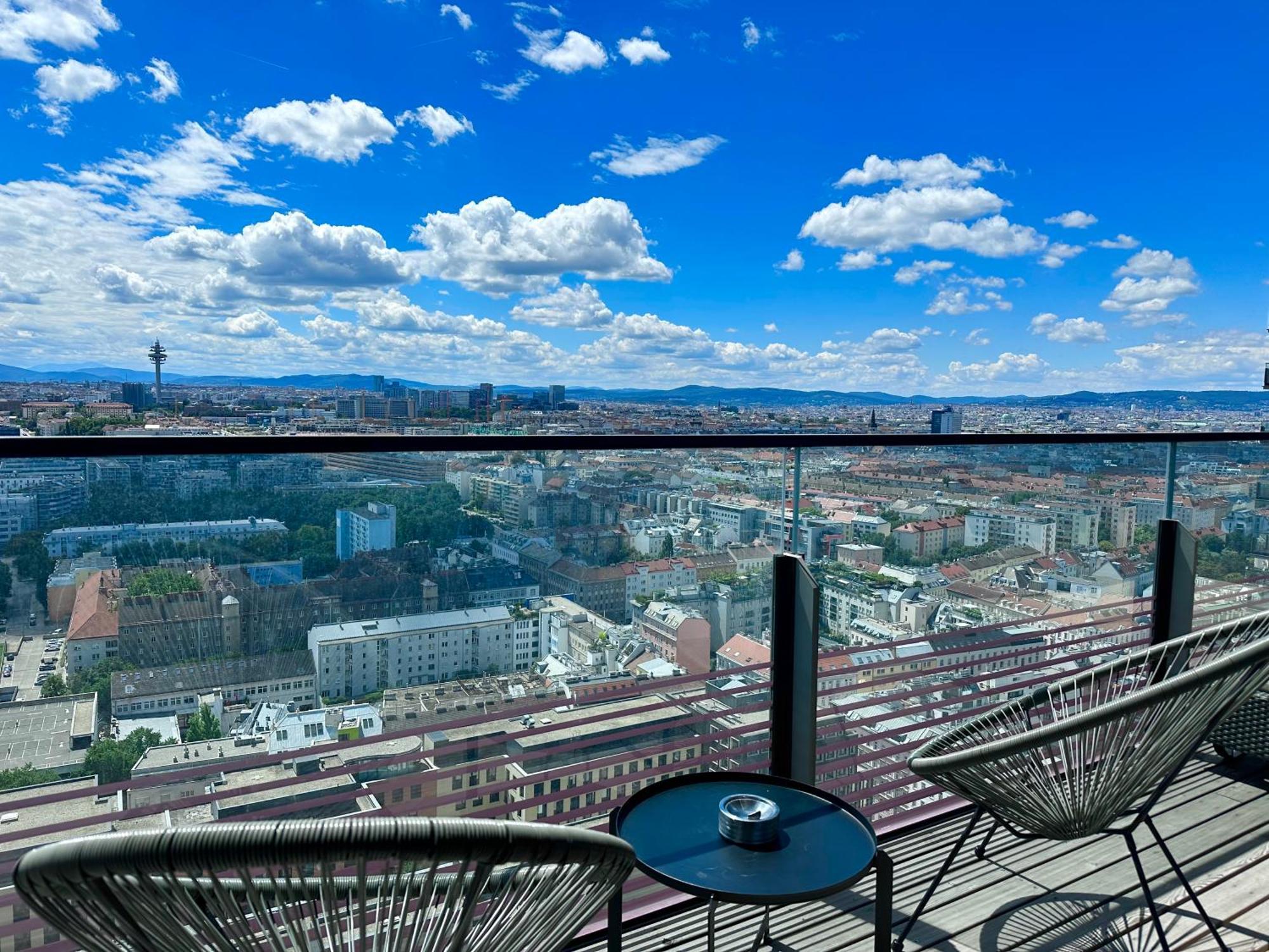 Luxury Penthouse I Rooftop Pool I Self Check-In Вена Экстерьер фото